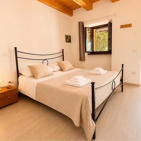 Il Vecchio Scornabecco Alloggio per agriturismo Senigallia