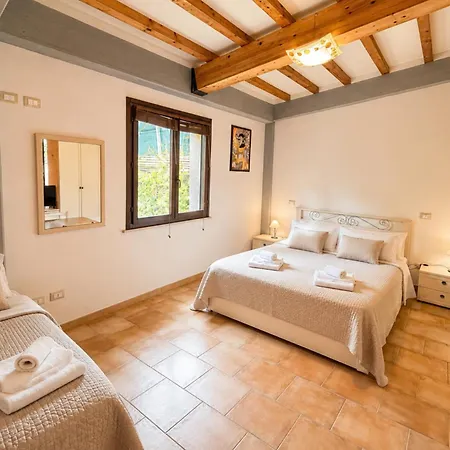 Il Vecchio Scornabecco Alloggio per agriturismo Senigallia